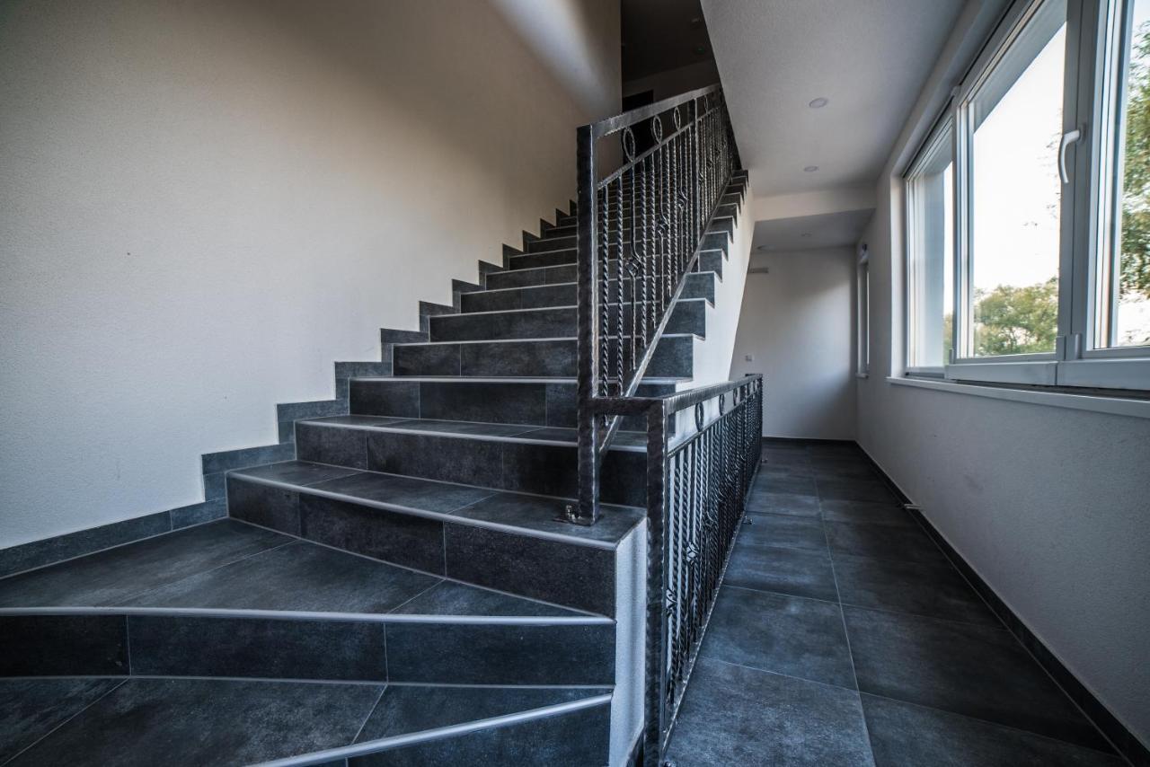 Apartments And Rooms Villa Majestic Bihac Luaran gambar